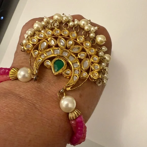 Hand Crafted Gold and Pink Bracelet with Green Detail - Picture 8 of 10
